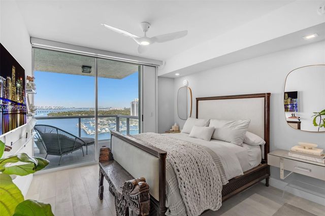 10 Venetian Way 1803, Miami Beach, FL 33139