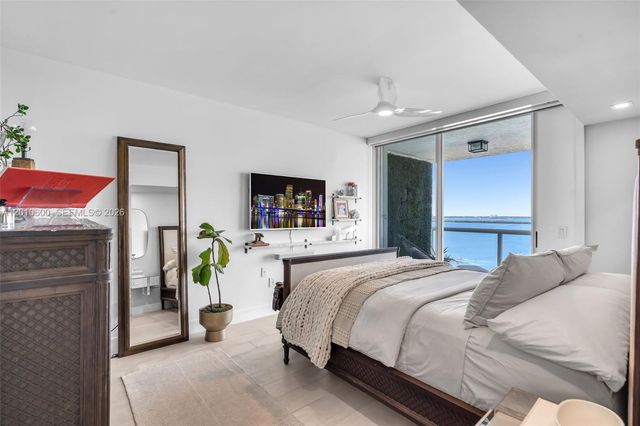 10 Venetian Way 1803, Miami Beach, FL 33139