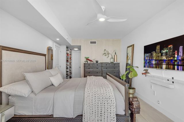 10 Venetian Way 1803, Miami Beach, FL 33139
