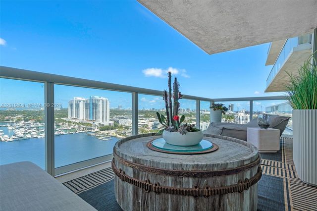 10 Venetian Way 1803, Miami Beach, FL 33139