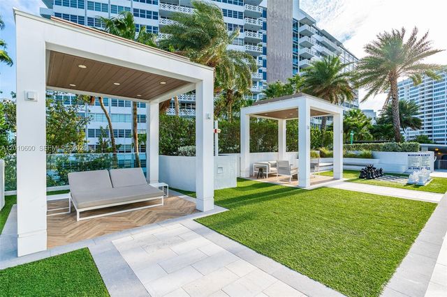 10 Venetian Way 1803, Miami Beach, FL 33139