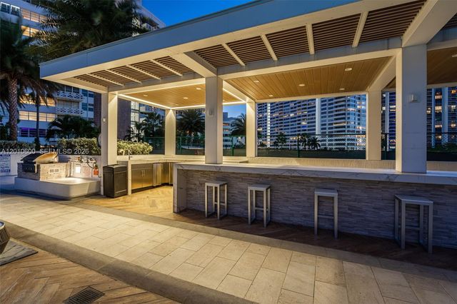 10 Venetian Way 1803, Miami Beach, FL 33139