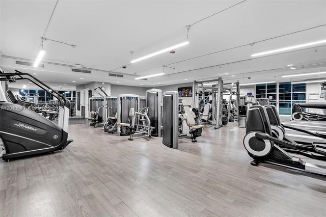 10 Venetian Way 1803, Miami Beach, FL 33139