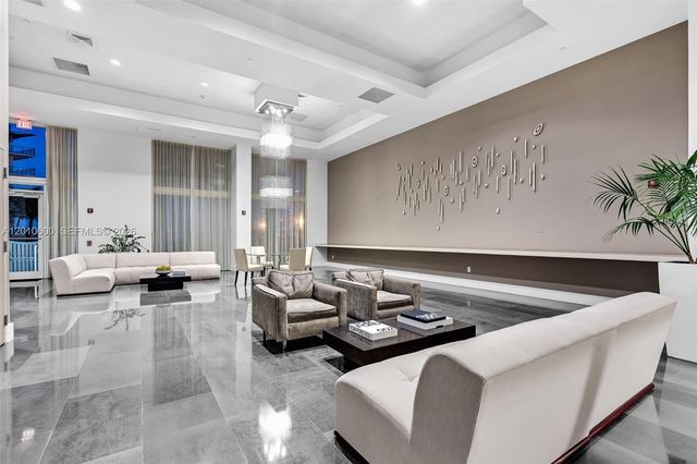 10 Venetian Way 1803, Miami Beach, FL 33139