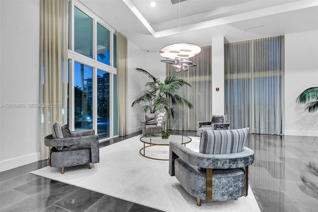 10 Venetian Way 1803, Miami Beach, FL 33139