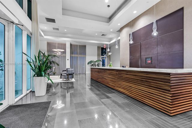 10 Venetian Way 1803, Miami Beach, FL 33139