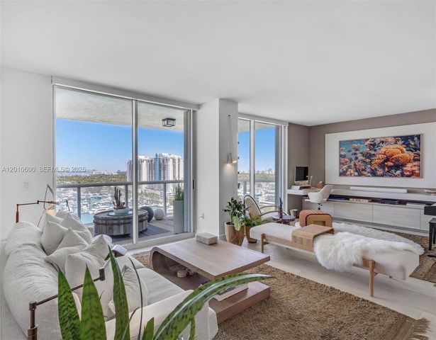 10 Venetian Way 1803, Miami Beach, FL 33139