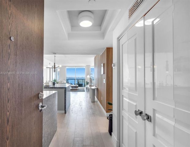 10 Venetian Way 1803, Miami Beach, FL 33139