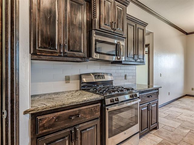 15925 James Thomas Court, Edmond, OK 73013