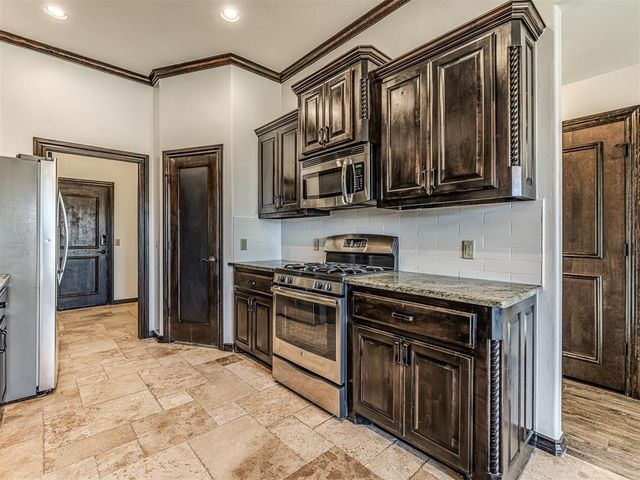 15925 James Thomas Court, Edmond, OK 73013