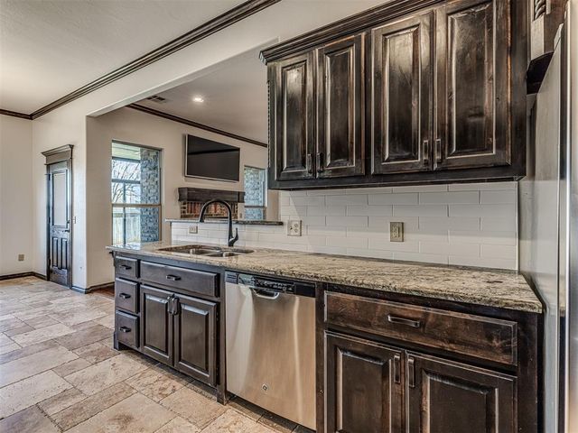 15925 James Thomas Court, Edmond, OK 73013