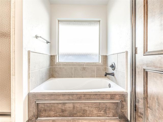 15925 James Thomas Court, Edmond, OK 73013