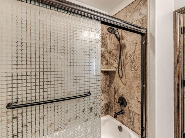 15925 James Thomas Court, Edmond, OK 73013