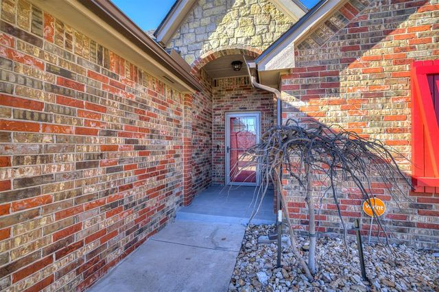 15925 James Thomas Court, Edmond, OK 73013