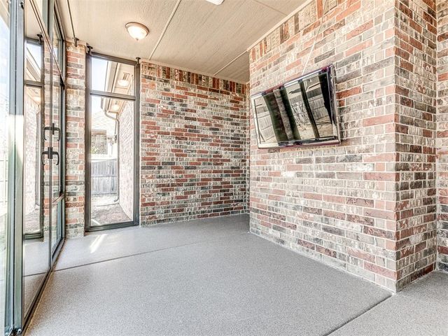 15925 James Thomas Court, Edmond, OK 73013