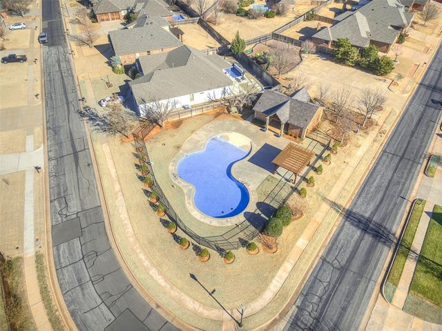 15925 James Thomas Court, Edmond, OK 73013