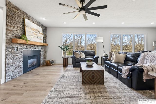 10030 S 162nd Street, Omaha, NE 68136