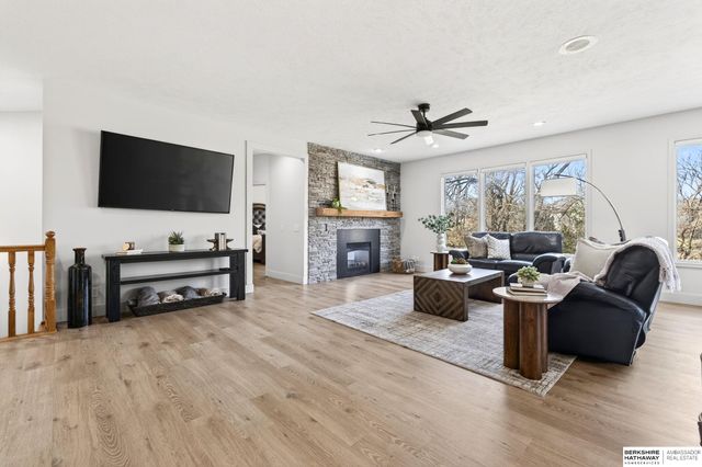 10030 S 162nd Street, Omaha, NE 68136