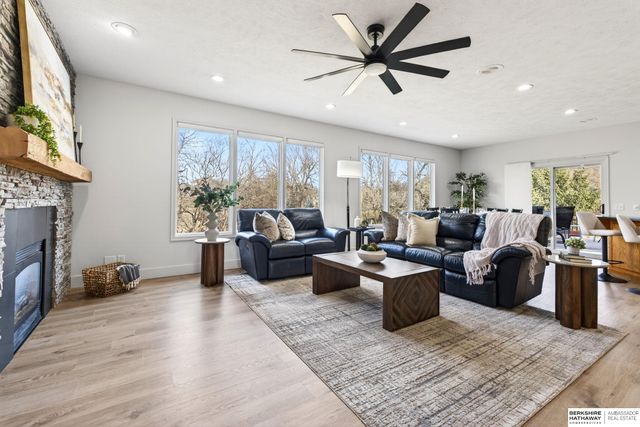 10030 S 162nd Street, Omaha, NE 68136