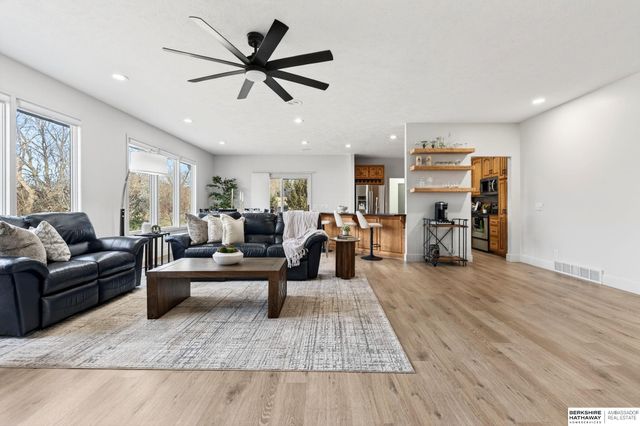 10030 S 162nd Street, Omaha, NE 68136