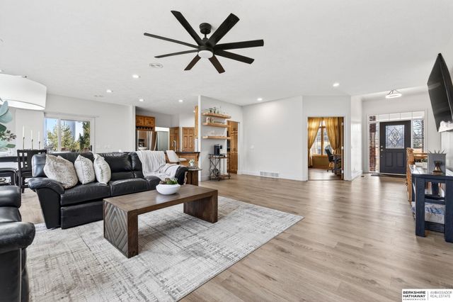 10030 S 162nd Street, Omaha, NE 68136