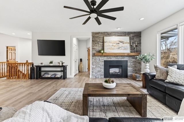 10030 S 162nd Street, Omaha, NE 68136