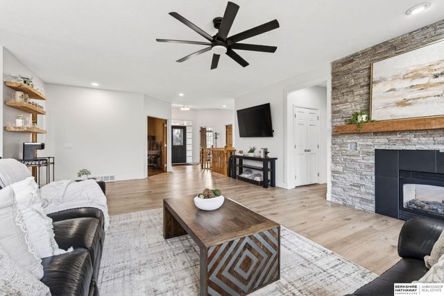 10030 S 162nd Street, Omaha, NE 68136