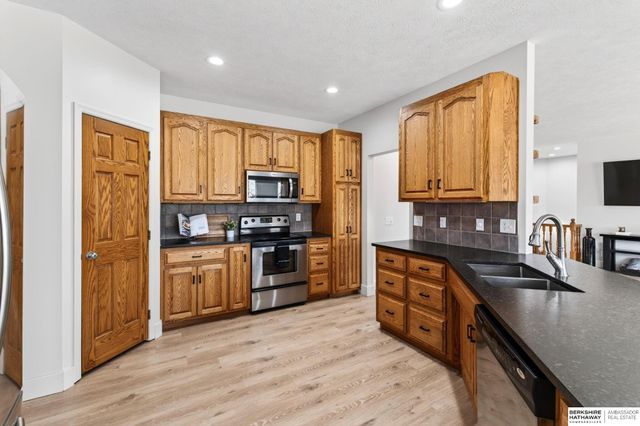 10030 S 162nd Street, Omaha, NE 68136