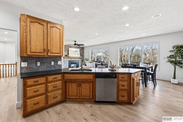 10030 S 162nd Street, Omaha, NE 68136