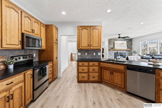 10030 S 162nd Street, Omaha, NE 68136