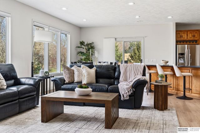 10030 S 162nd Street, Omaha, NE 68136