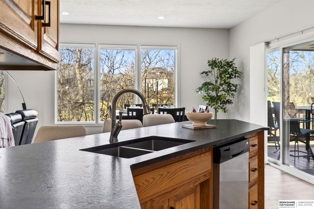 10030 S 162nd Street, Omaha, NE 68136