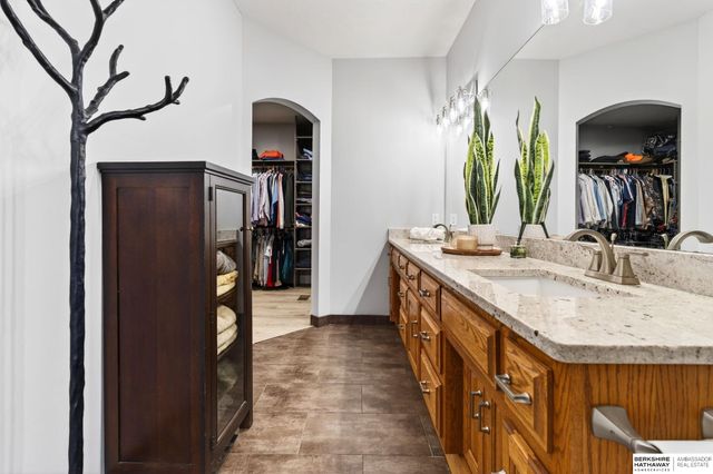 10030 S 162nd Street, Omaha, NE 68136