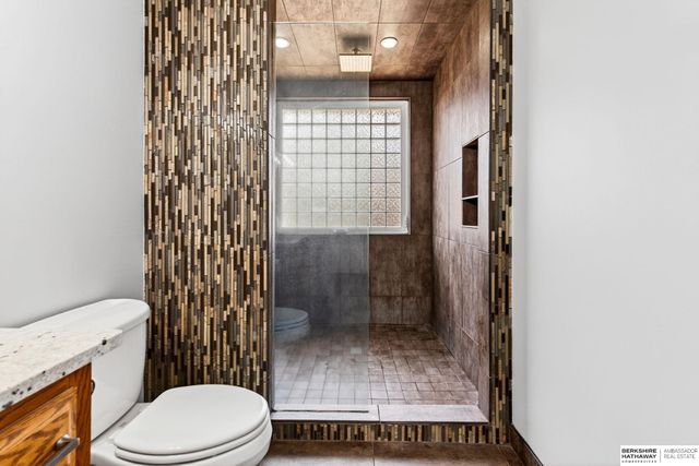 10030 S 162nd Street, Omaha, NE 68136