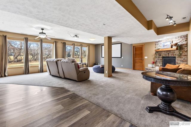 10030 S 162nd Street, Omaha, NE 68136