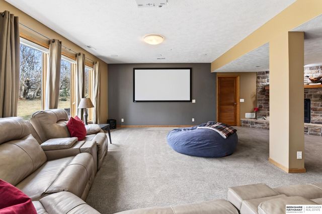 10030 S 162nd Street, Omaha, NE 68136