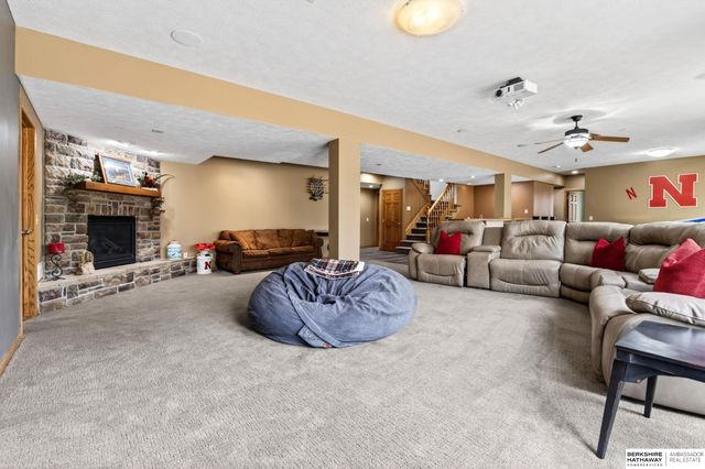 10030 S 162nd Street, Omaha, NE 68136