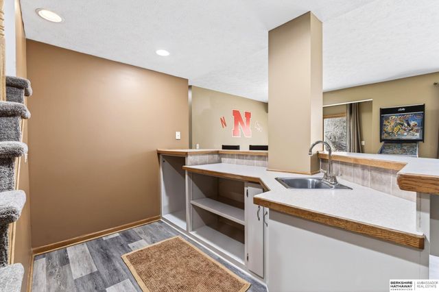 10030 S 162nd Street, Omaha, NE 68136