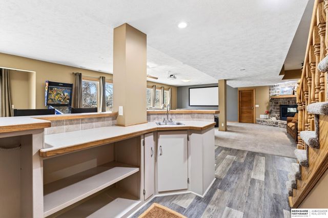 10030 S 162nd Street, Omaha, NE 68136