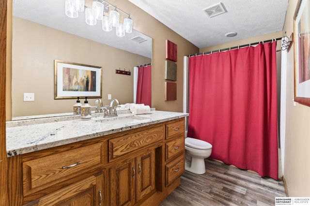 10030 S 162nd Street, Omaha, NE 68136