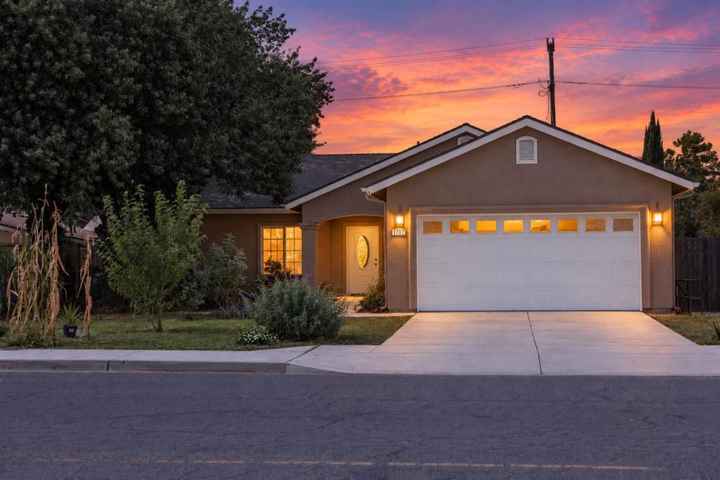 Image 1 of property listing at 1707 Sylvia Street, Selma, CA 93662