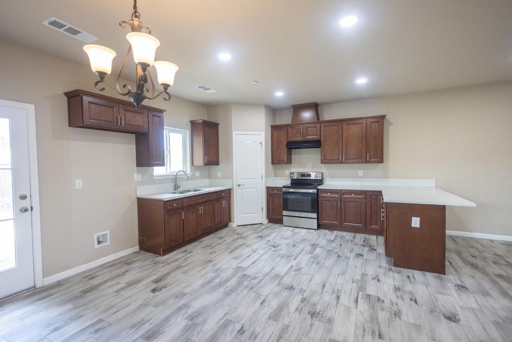 Image 10 of property listing at 1707 Sylvia Street, Selma, CA 93662