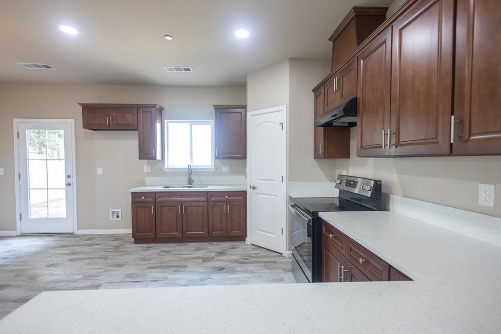 Image 14 of property listing at 1707 Sylvia Street, Selma, CA 93662