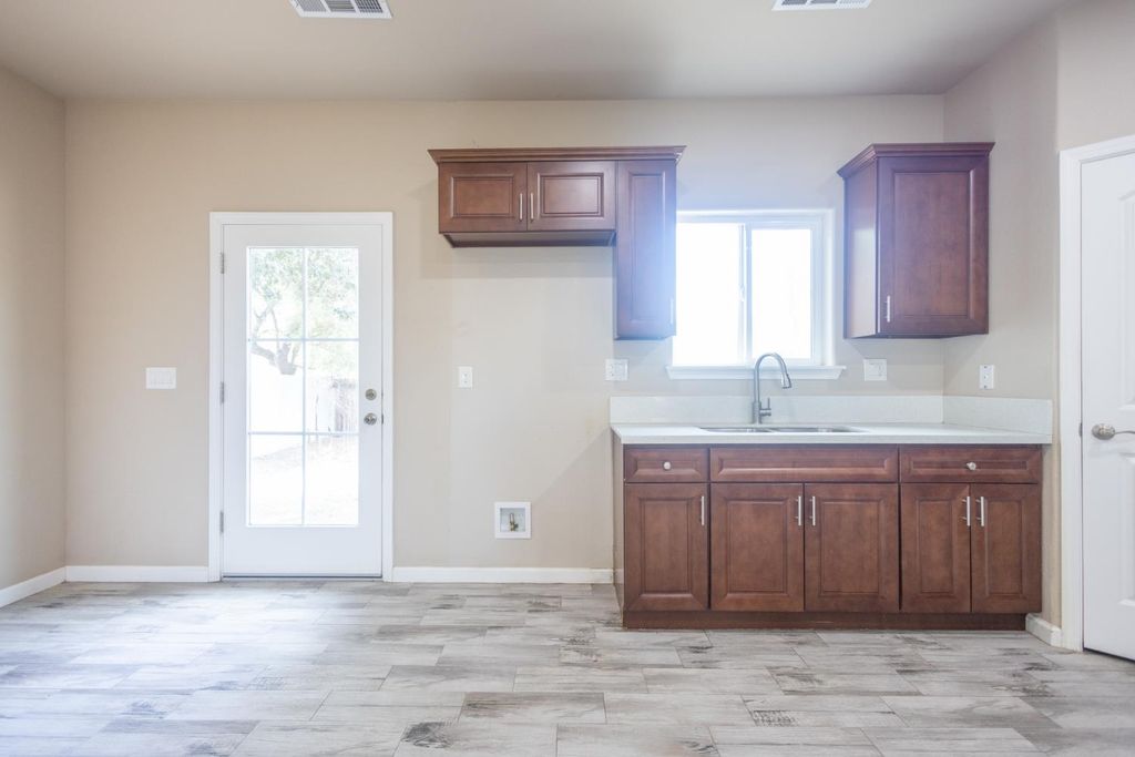 Image 15 of property listing at 1707 Sylvia Street, Selma, CA 93662