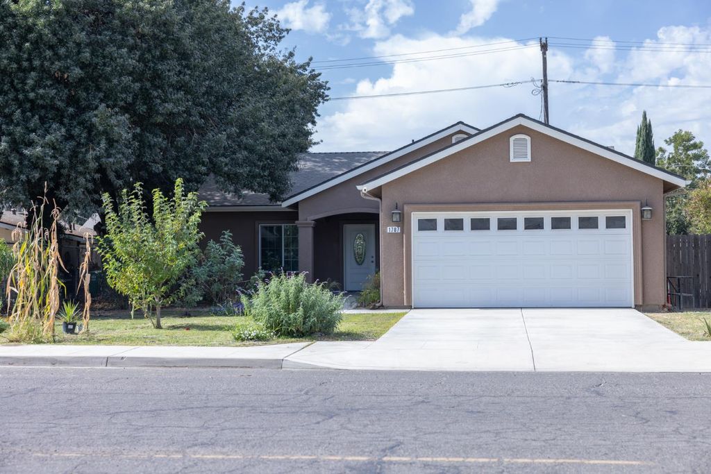 Image 2 of property listing at 1707 Sylvia Street, Selma, CA 93662