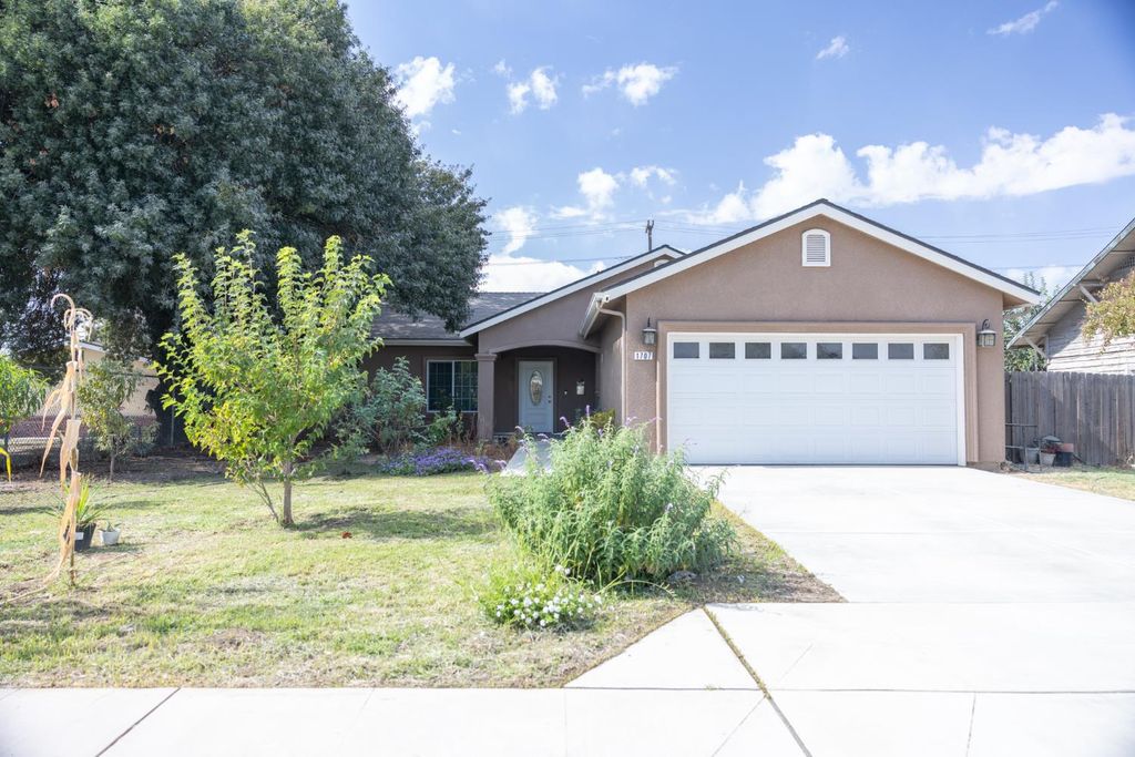 Image 3 of property listing at 1707 Sylvia Street, Selma, CA 93662