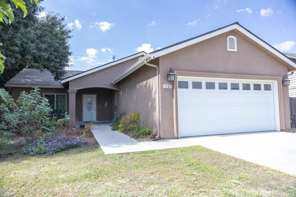 Image 4 of property listing at 1707 Sylvia Street, Selma, CA 93662