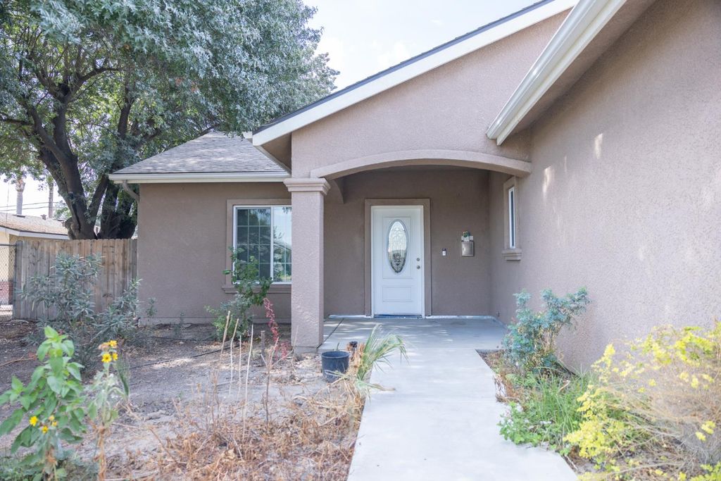 Image 5 of property listing at 1707 Sylvia Street, Selma, CA 93662