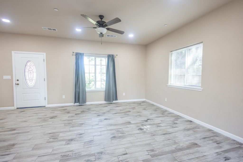 Image 6 of property listing at 1707 Sylvia Street, Selma, CA 93662
