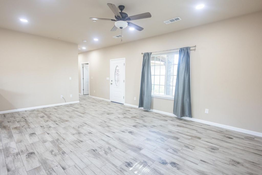 Image 7 of property listing at 1707 Sylvia Street, Selma, CA 93662